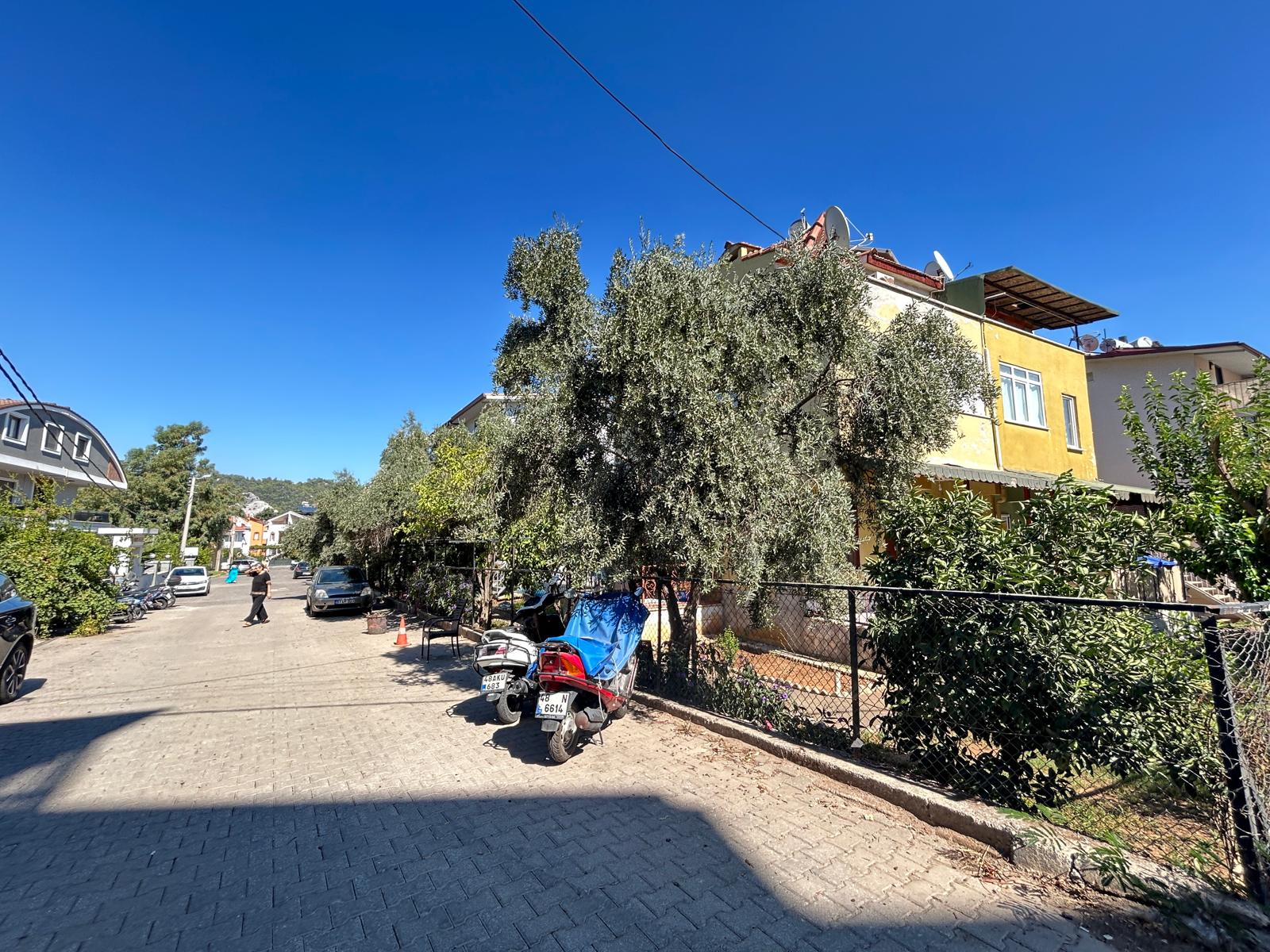 MARMARİS ARMUTALANDA KÖŞE KONUM BAHÇELİ SATILIK 3+1 TRİBLEKS VİLLA